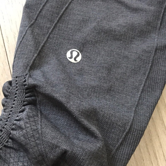 Lululemon Flow Crop Black Size 2 - Picture 7 of 7